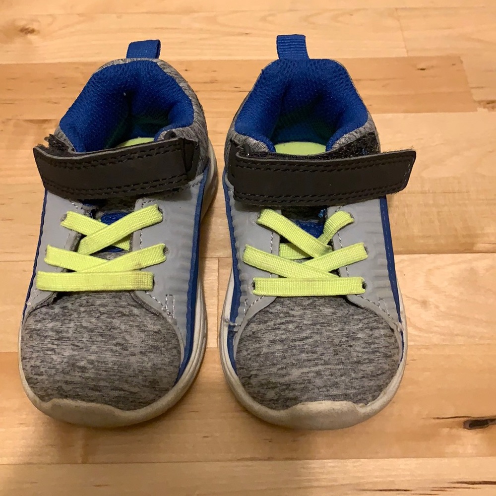 Carter’s boys sneakers size 5
